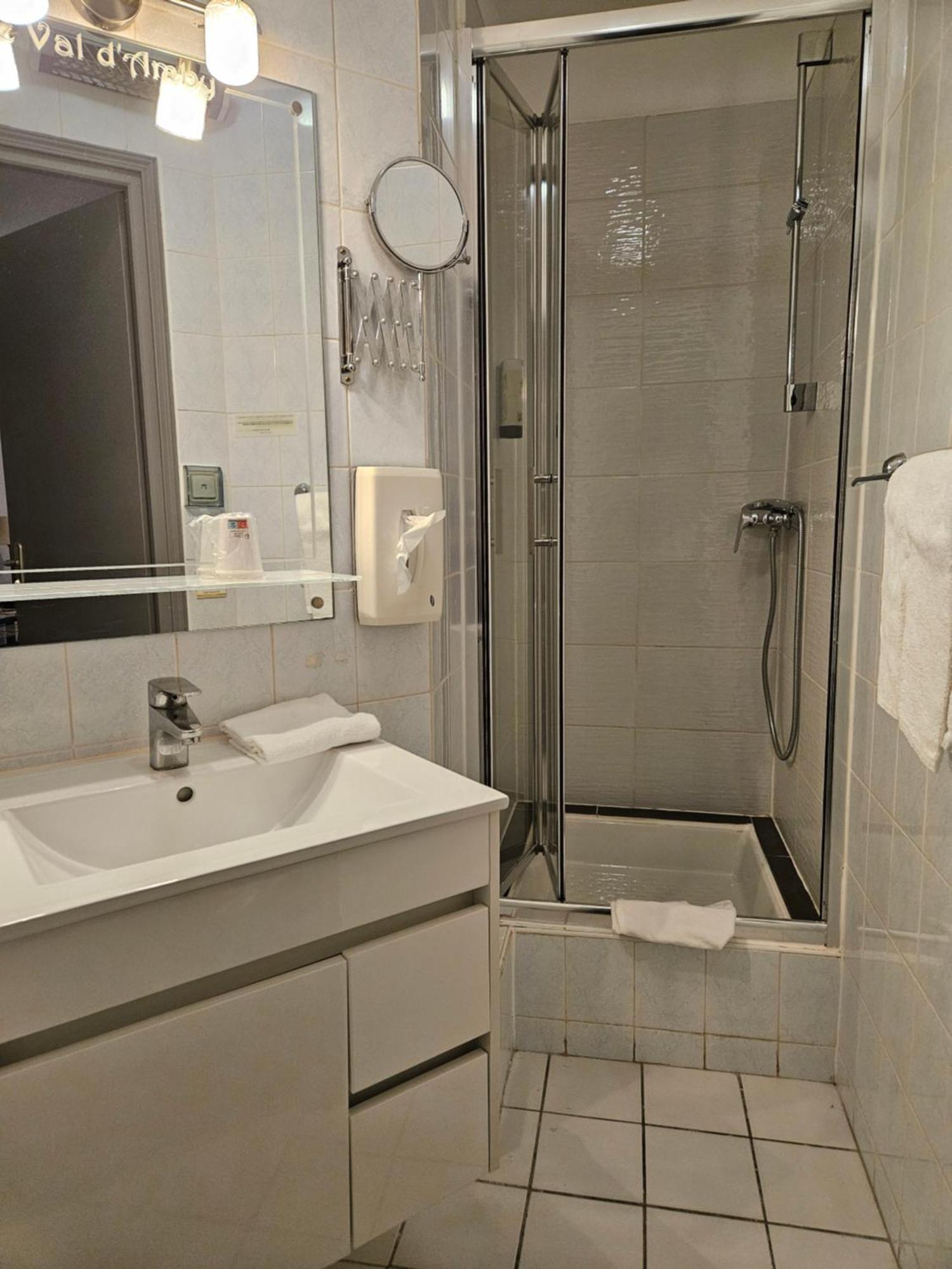 Le Val D'Amby Hotell Hieres-Sur-Amby Exteriör bild