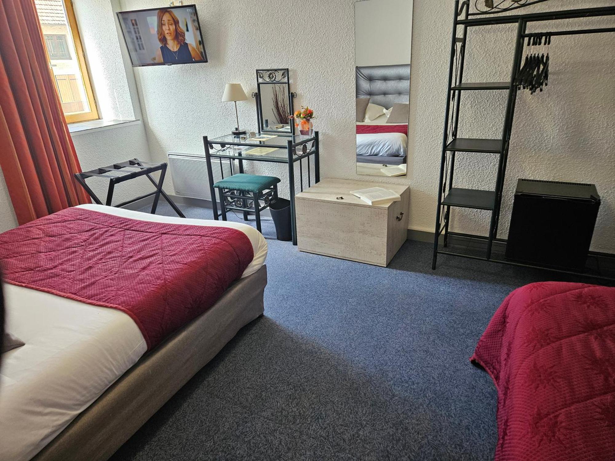 Le Val D'Amby Hotell Hieres-Sur-Amby Exteriör bild