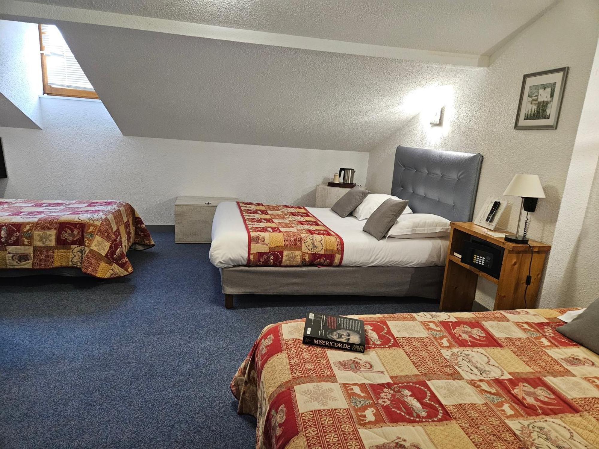 Le Val D'Amby Hotell Hieres-Sur-Amby Exteriör bild
