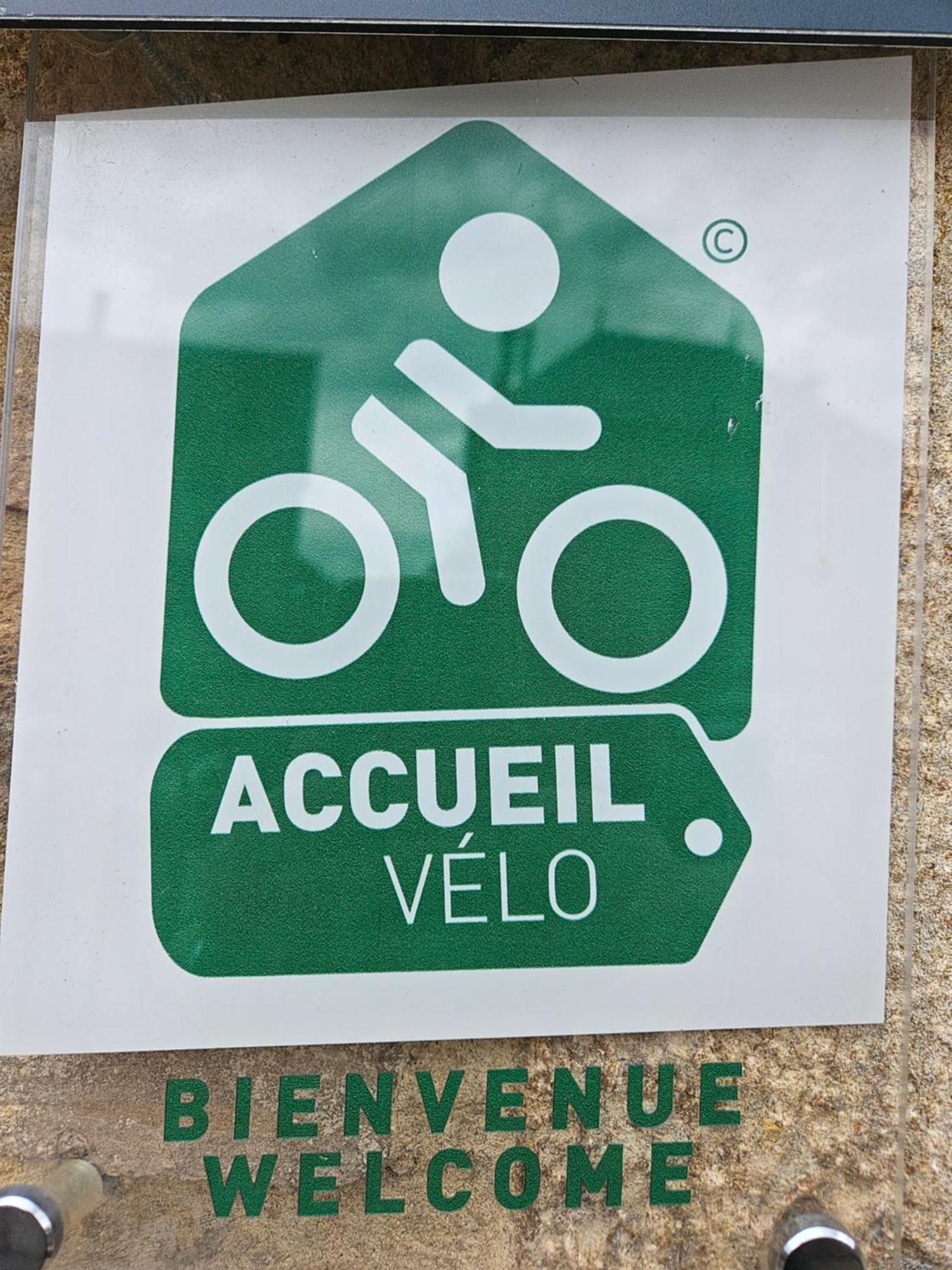 Le Val D'Amby Hotell Hieres-Sur-Amby Exteriör bild