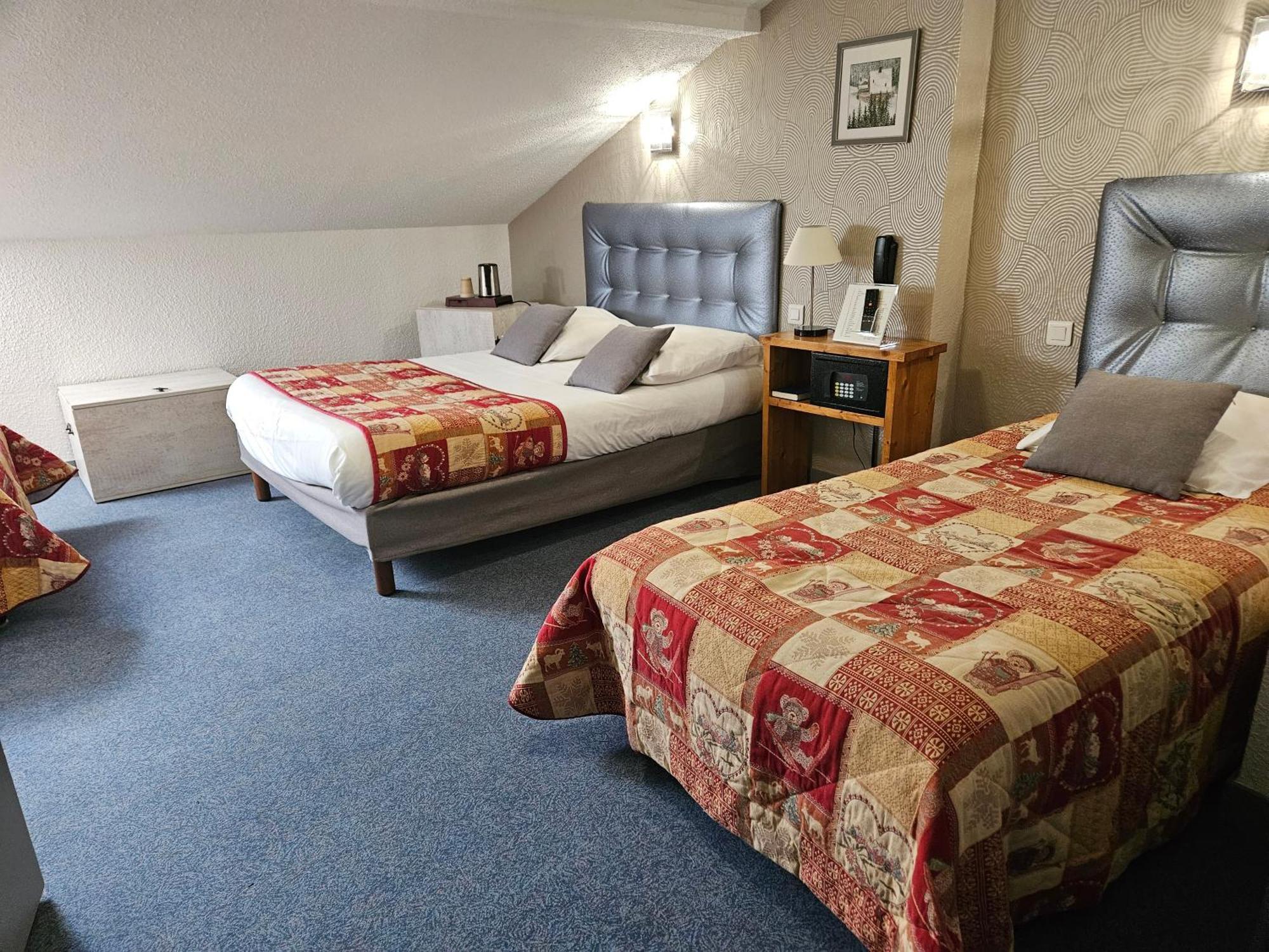 Le Val D'Amby Hotell Hieres-Sur-Amby Exteriör bild