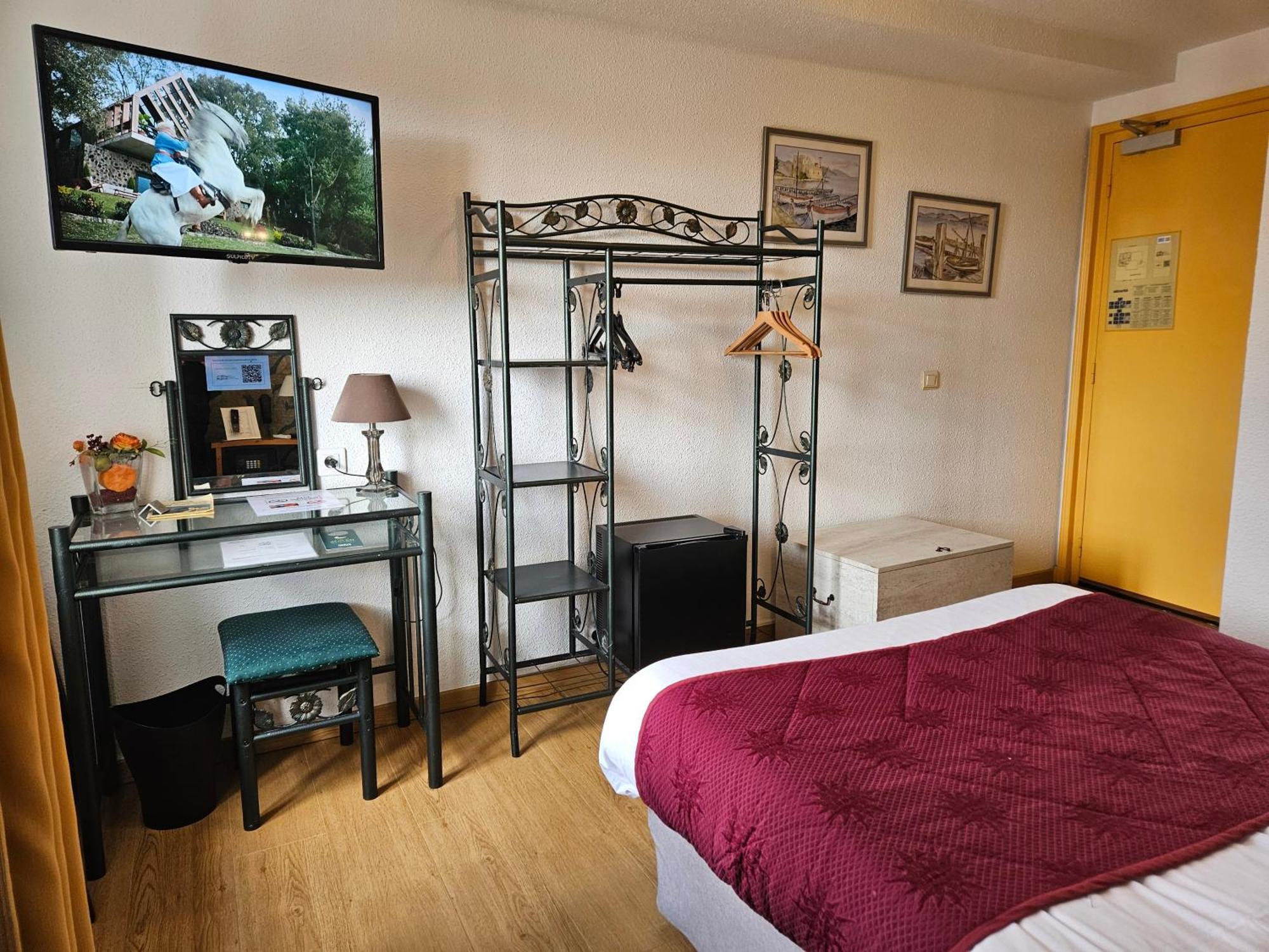 Le Val D'Amby Hotell Hieres-Sur-Amby Exteriör bild