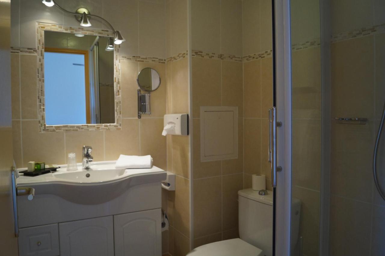 Le Val D'Amby Hotell Hieres-Sur-Amby Exteriör bild